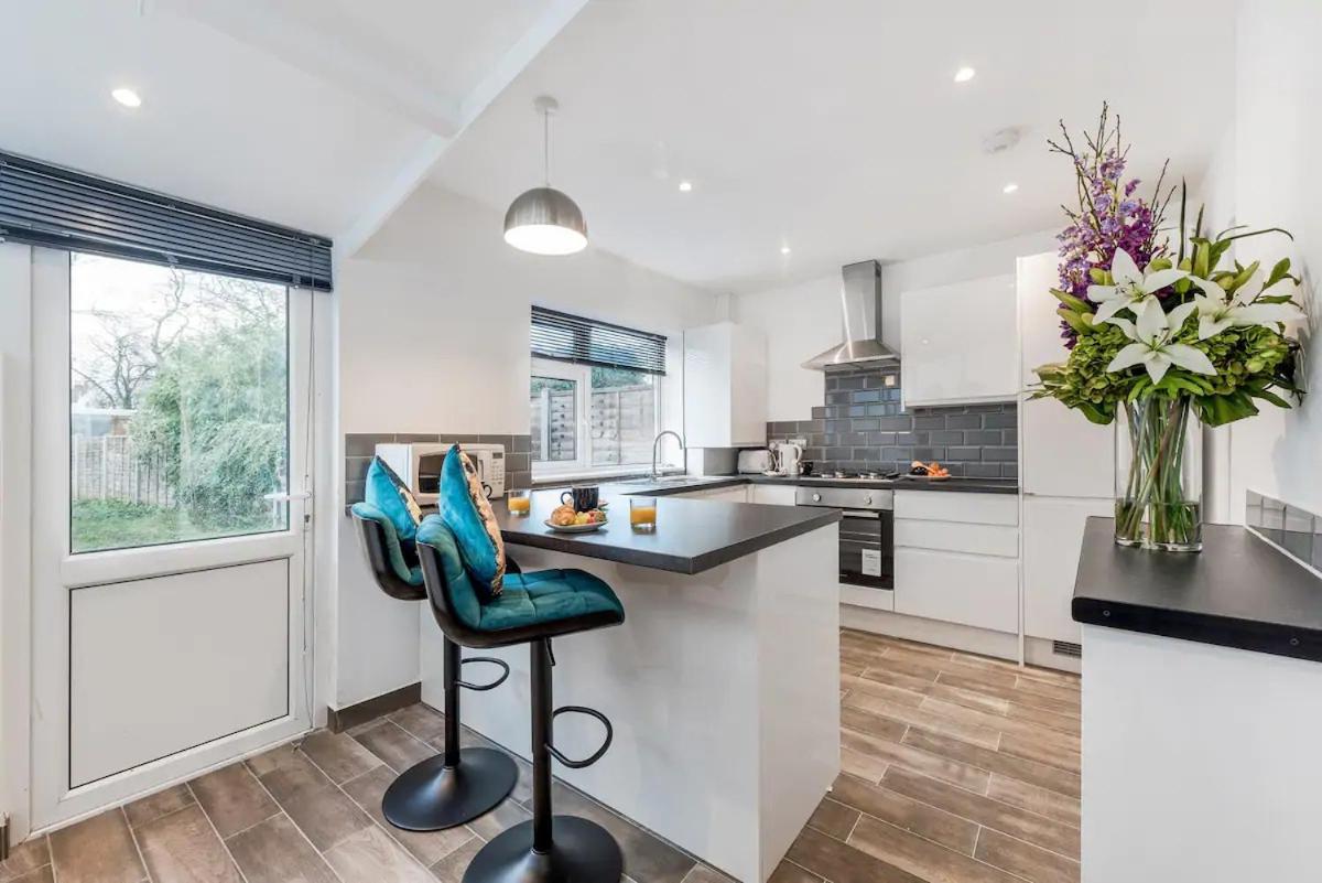 Pembroke House Apartment Norwood Bagian luar foto